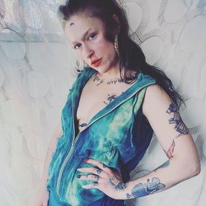 vibrant hand tie-dyed zipper Chicos vest🐬